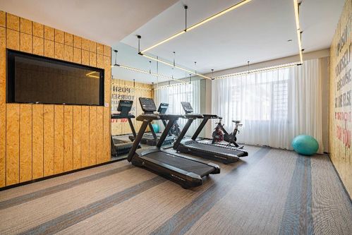 暑期游熱潮帶動住宿業(yè)復蘇，宜尚酒店多店滿房并推出美甲服務提升體驗